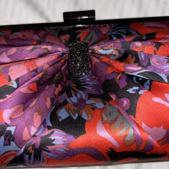 DUNE BRAND RED BLACK FLORAL SATIN CLITCH WITH BLING ADORNMENT SNAP CLOSURE - Picture 4 of 12